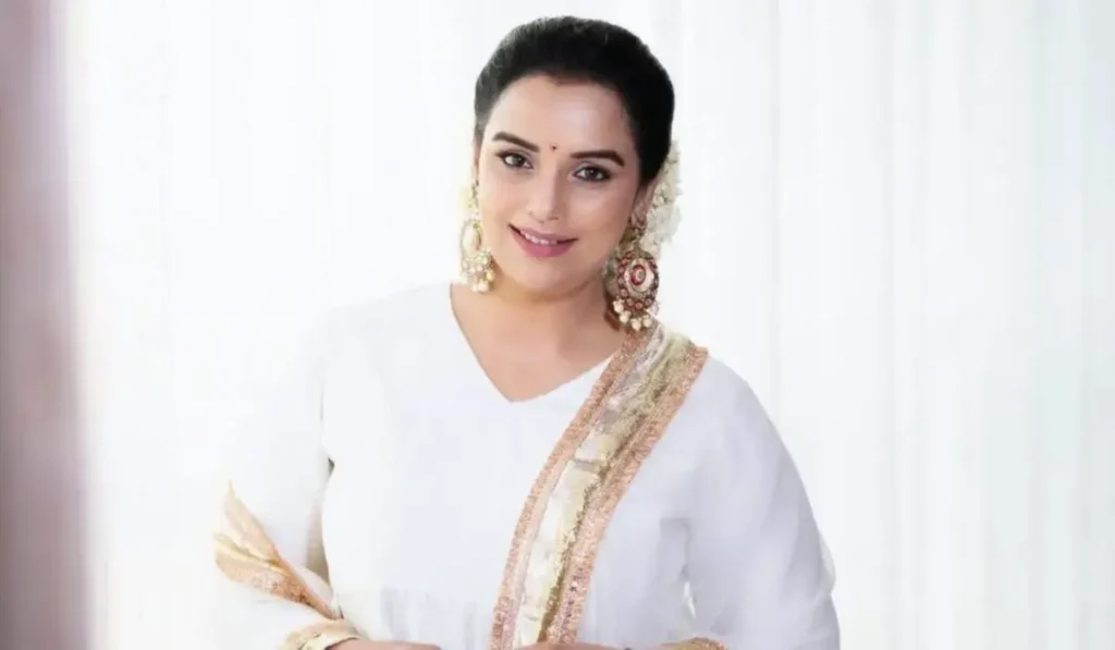 Shwetha Menon Husband, Daughter, Net Worth, Religion, Caste